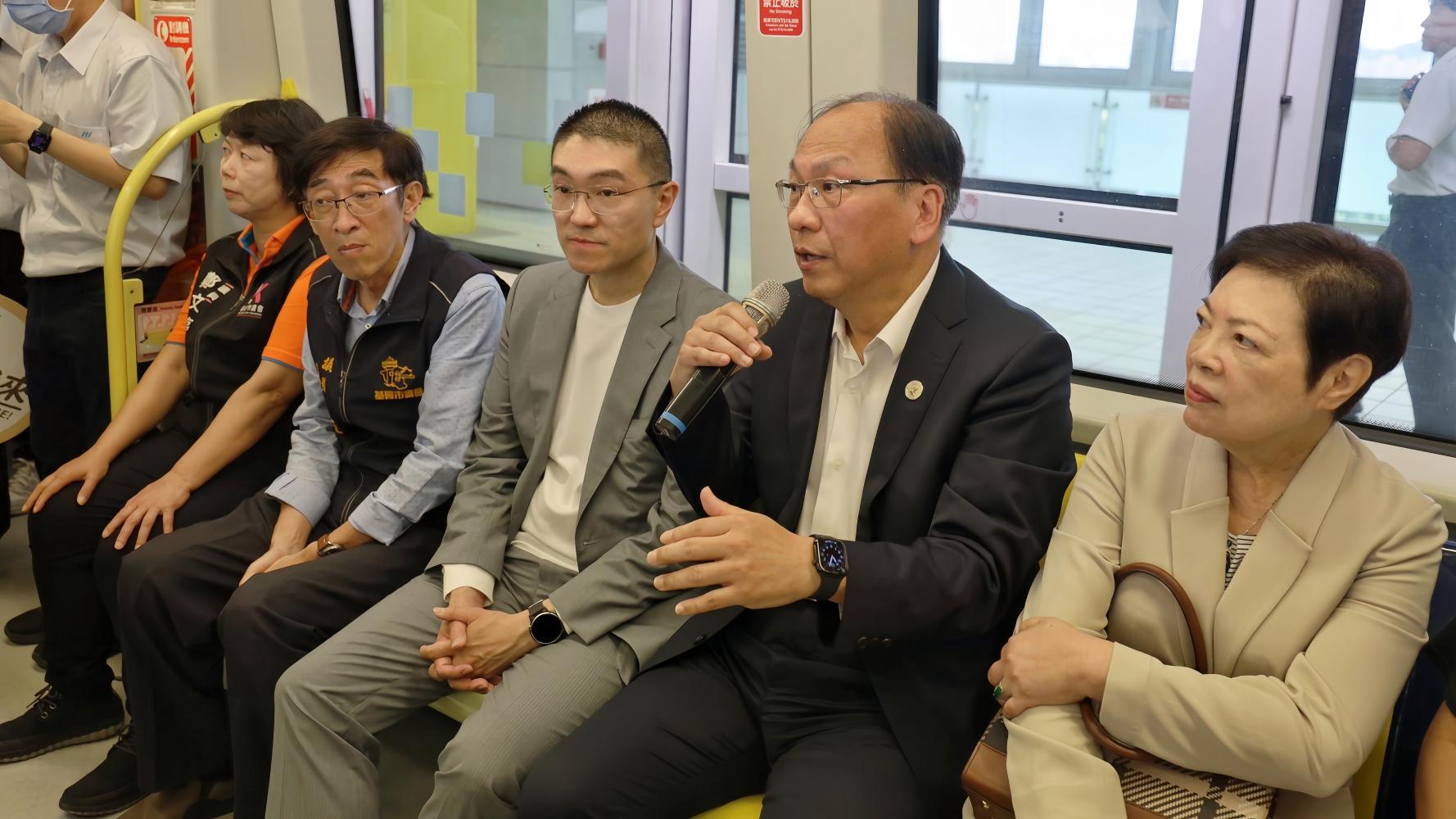 謝國樑市長率團體驗中運量環狀線！基隆市向新北捷運學招商開發秘訣