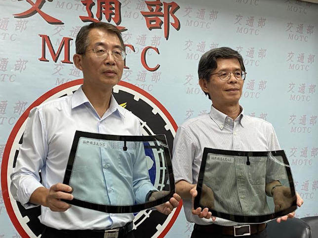 新車主注意！汽車隔熱紙透光率規範出爐，前擋70%、前側窗40%，交通部明年納管新領牌車