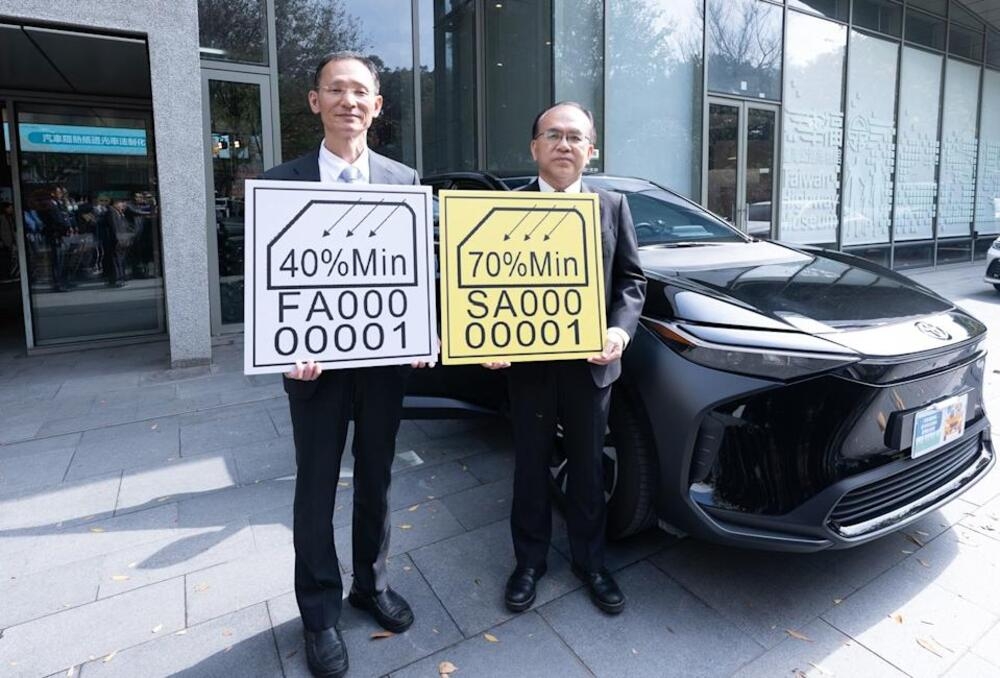 汽車隔熱紙新制今上路　前擋70%前側窗40%成透光率規範查核核心新車領牌須張貼合格標章