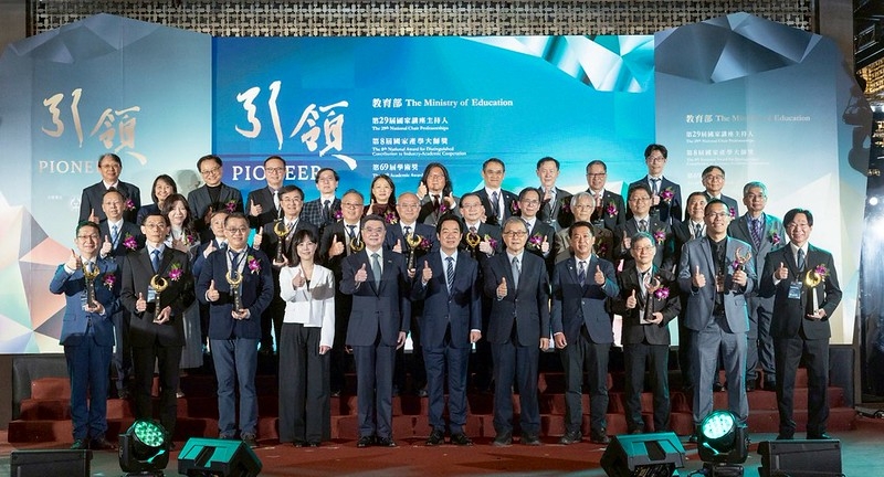 賴清德總統親頒國家講座主持人獎與國家產學大師獎　表彰卓越貢獻並透過高教投資培育頂尖人才提升臺灣競爭力