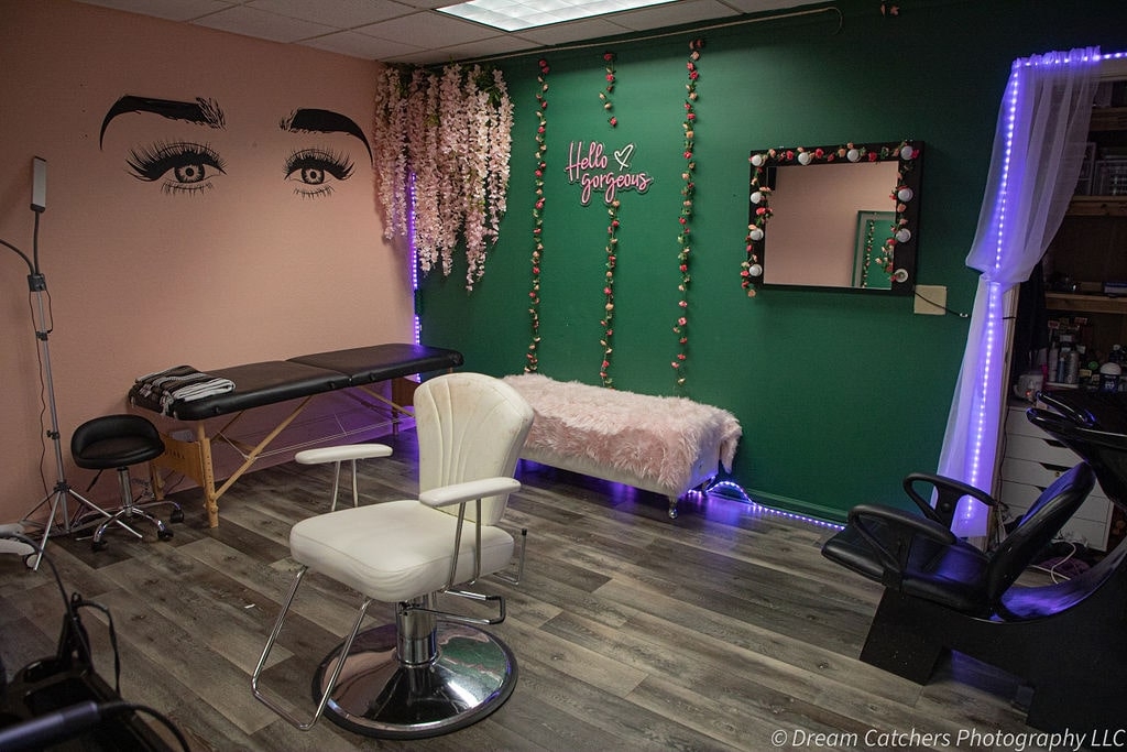 Explore Commercial Space for Rent Hair Salon and Salon Suite Rentals Today