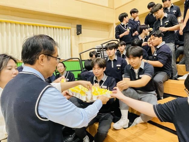 平澤高中生愛上臺南鳳梨臺南市長黃偉哲　韓國校園推廣臺南農產深化印象