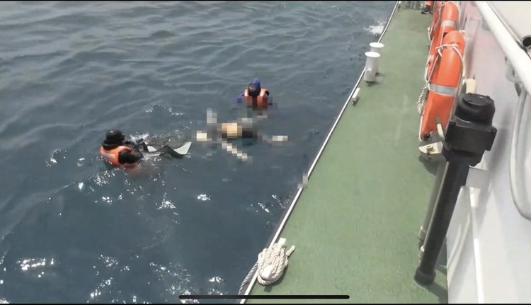 花蓮七七高地外海外海發現浮屍 海巡署依程序打撈助返家