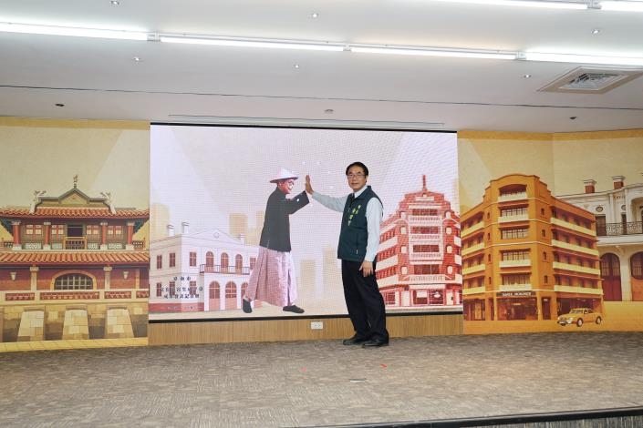 六都首創　臺南市長黃偉哲打造AI文化內容生成平台　匯聚萬張老照片訓練專屬模型　帶動文化創意產業發展