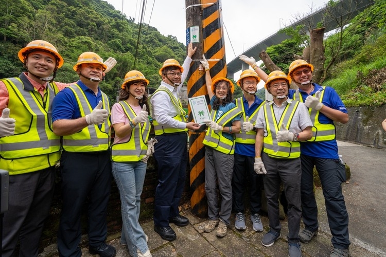 有光就有路！電桿變身國家級綠道引路標誌台電攜手千里步道協會