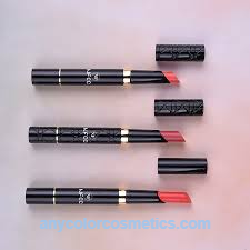 How Does Lip Quip Moisturizing Lip Oil's Texture Change When Layered Over Cream Lipstick?