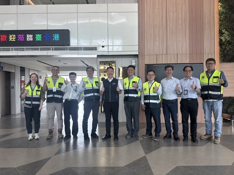 交通部長陳世凱視察臺北港土方收容作業　期許港務公司持續配合中央政策推進建設