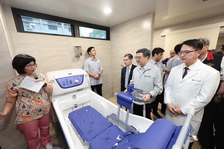 行政院長卓榮泰視察花蓮鳳林住宿長照機構　期許提供更精緻化、多樣化服務讓在地長者獲得更多陪伴