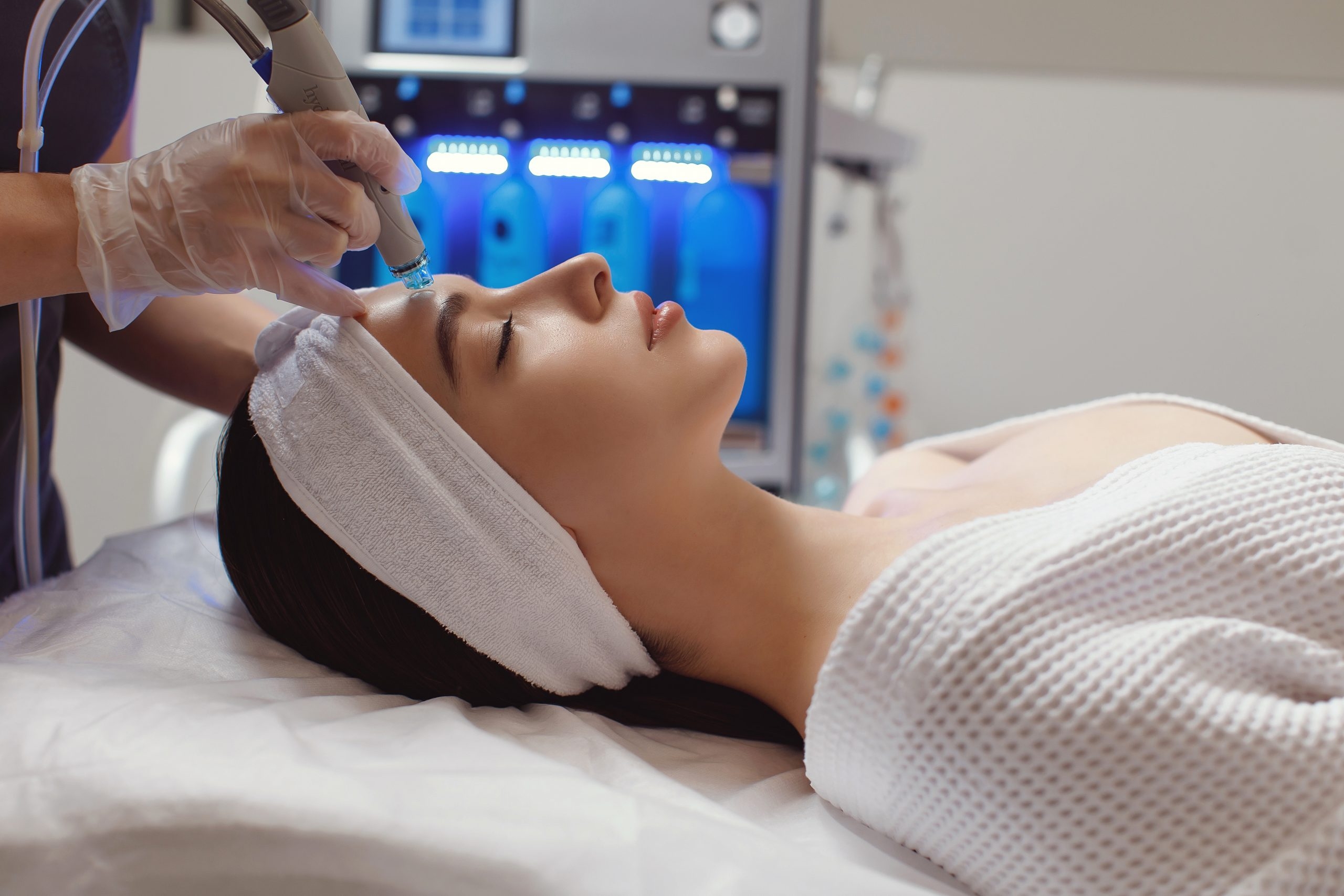 HydraFacial vs Microdermabrasion: Which Gives Better Results?