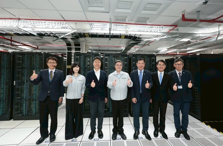 行政院長卓榮泰視察中央氣象署精進氣象AI科技應用成果　期許提供更快速穩定且精準的氣象資訊服務
