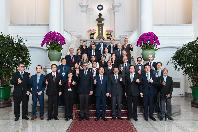 賴清德總統接見民主合作論壇訪賓　強調提升自我防衛能力打造印太民主堡壘