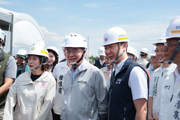 視察高鐵屏東站特定區工程進度　行政院長卓榮泰喊話打造雙鐵新核心、帶動地方觀光與發展