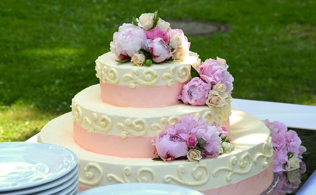 Send Cakes To Canada Online for Sweet and Memorable Celebrations