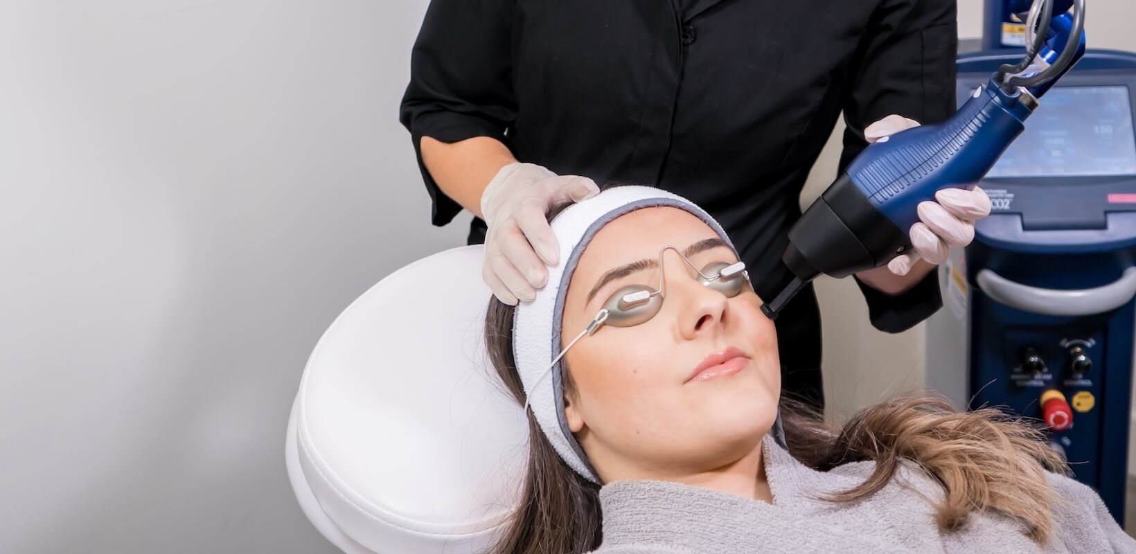 Pain Level During Fractional CO2 Laser Treatment: What Patients Should Expect