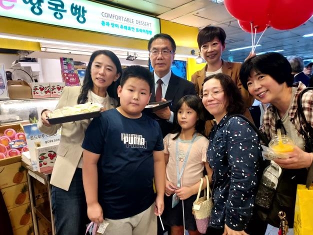 黃偉哲市長率團前進首爾地鐵商圈推廣臺南農產 臺南農特產品快閃韓國拓展國際市場