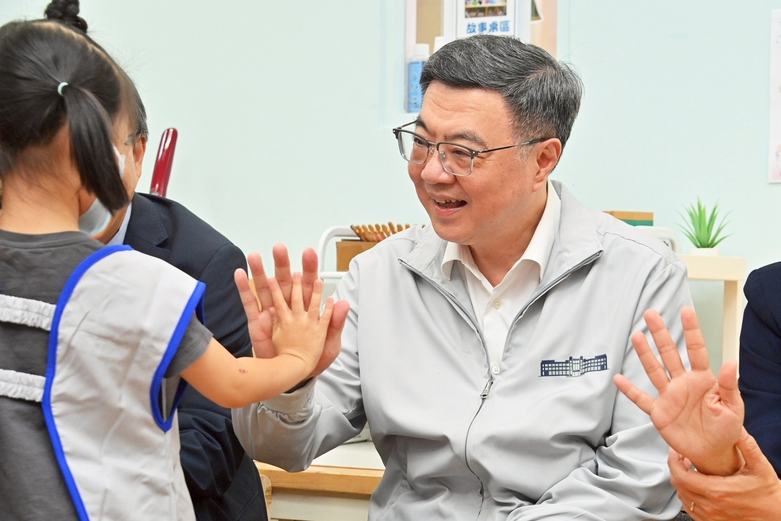 行政院長卓榮泰訪視新莊非營利幼兒園　建構育兒支持鐵三角打造友善生養及職場環境