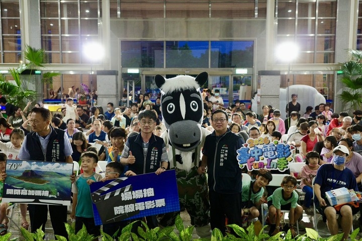 《蠟筆小新》打頭陣！「台中電影Fun-In季」開跑　新聞局長欒治誼：超強片單、豐富好禮陪伴親子Fun暑假