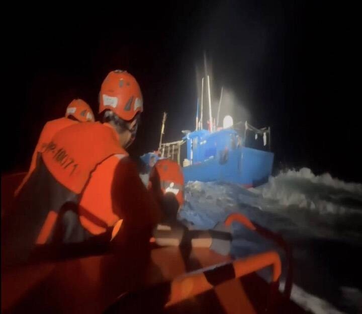 澎湖海巡強勢查扣違法作業中國漁船　中國海警事後到場假藉巡查伺機騷擾　海巡署嚴密監控要求中方勿縱容越界捕魚