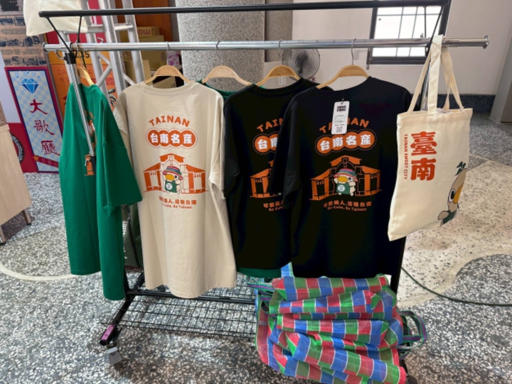 臺南菜奇鴨熱賣掀IP經濟熱潮 夜奇鴨授權玩偶接力登場帶動市場商機