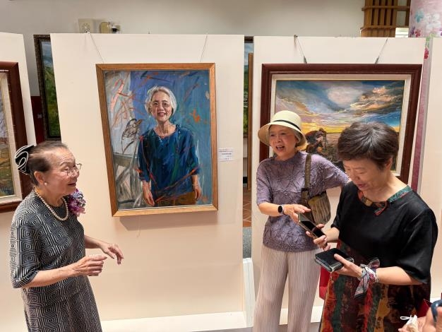 仲夏藝文不斷電　「清美金石個展」於臺南市客家文化會館登場　賴清美以畫筆描繪生命故事