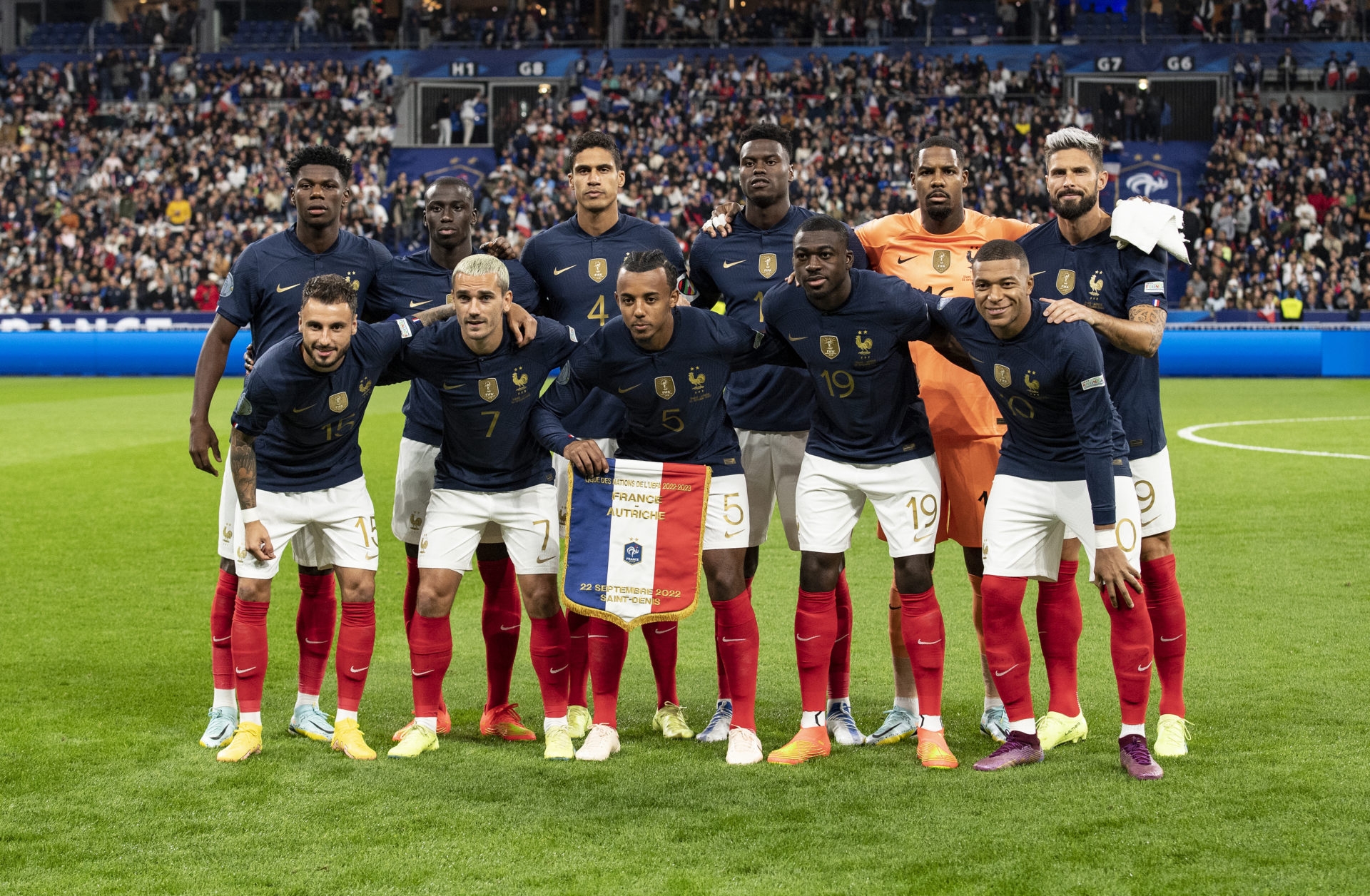 Lionel Messi wins background 7th FIFA ideal mens participant award